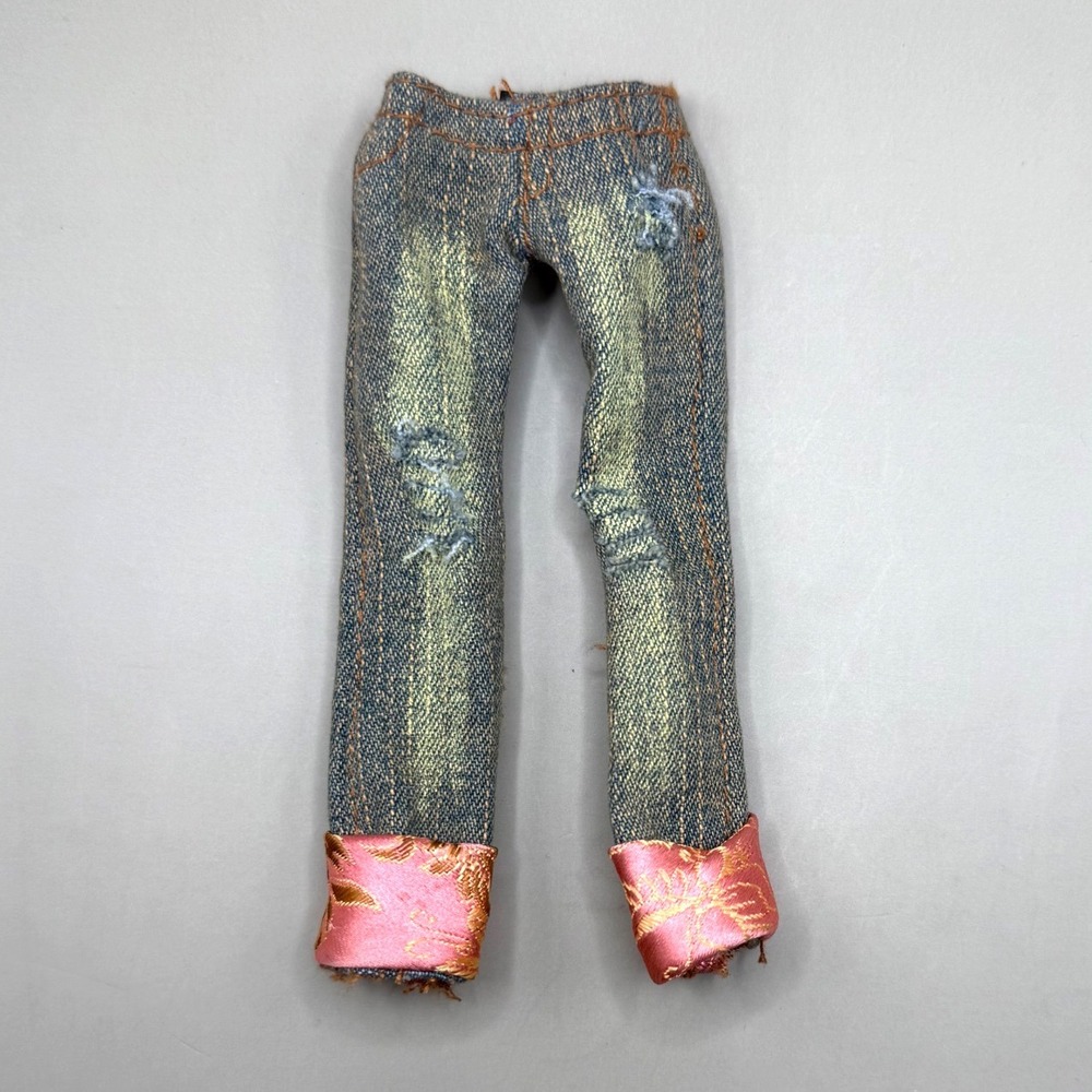 MGA Bratz Princess Cloe Denim Pants Distressed Girlz Doll Blue Jeans Chloe